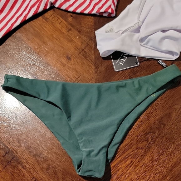 Zaful Green and White Bikini Swim Set - Picture 4 of 11